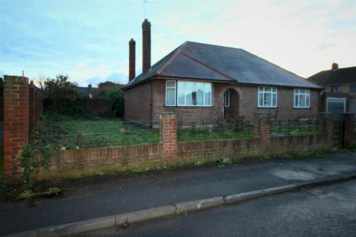3 Bedroom Detached Bungalow To Rent In Townmead Road, Waltham Abbey, EN9