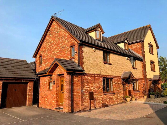 3 Bedroom End Of Terrace House To Rent In Westons Hill Drive, Emersons Green, BS16