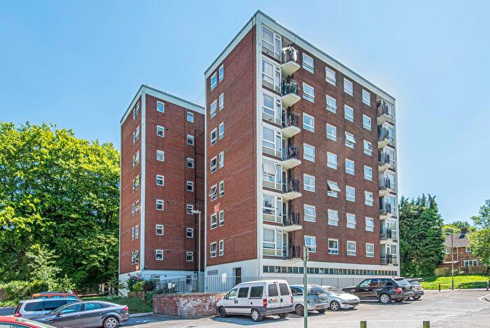 3 Bedroom Flat To Rent In Winnall Manor Road, Earle House Winnall Manor Road, SO23