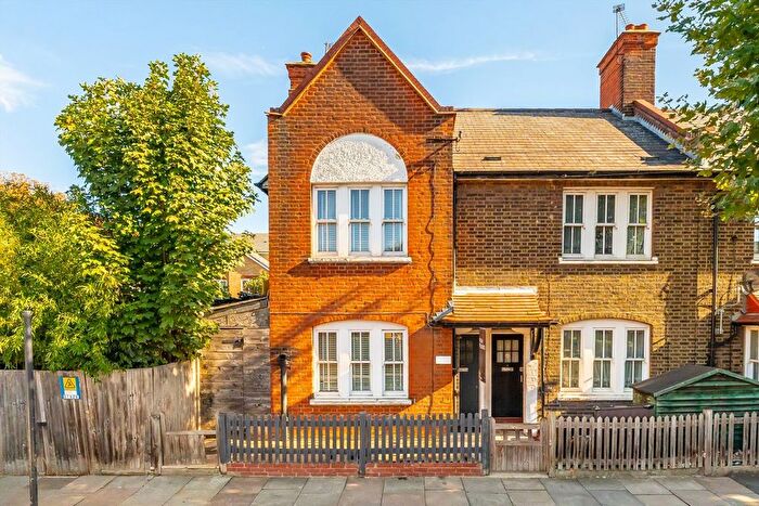 2 Bedroom End Of Terrace House For Sale In Derinton Road, Tooting, SW17