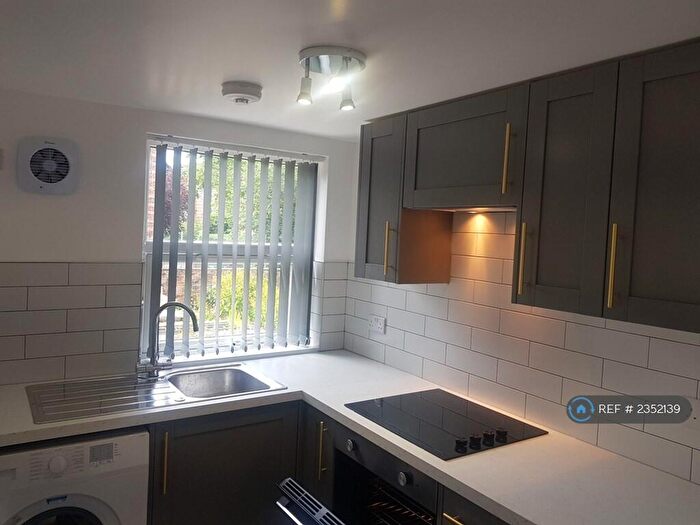 1 Bedroom Flat To Rent In Wood Road, Manchester, M16