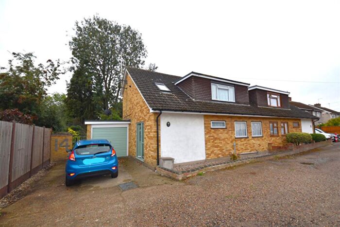 4 Bedroom Chalet For Sale In Nansen Avenue, Rochford, SS4