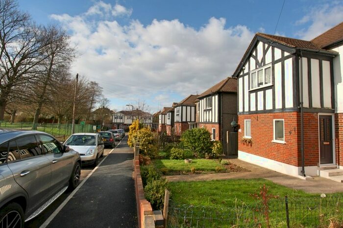 2 Bedroom Maisonette To Rent In Netley Close, North Cheam, Sutton, SM3