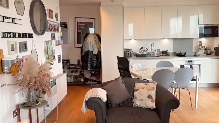 1 Bedroom Flat To Rent In Regents Park Road, London, N3