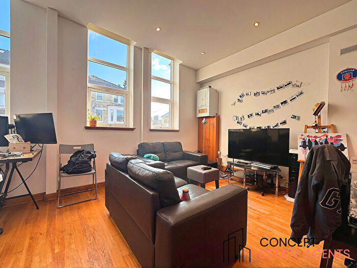 2 Bedroom Apartment To Rent In Battersea Rise, Clapham Junction, SW11