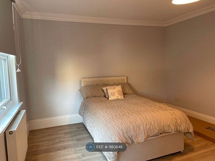 5 Bedroom Terraced House To Rent In Fordham Street, London, E1