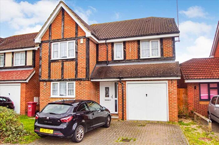 4 Bedroom Detached House For Sale In Earls Lane, Slough, SL1