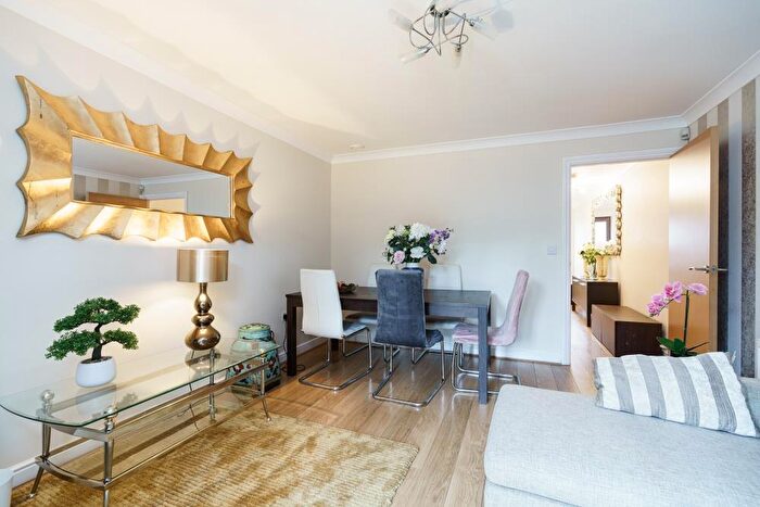 4 Bedroom Town House To Rent In John North Close, High Wycombe, HP11