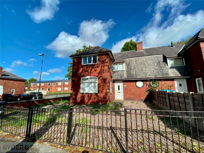 3 Bedroom Semi-Detached House To Rent In Poplar Avenue, Limeside, Oldham, OL8