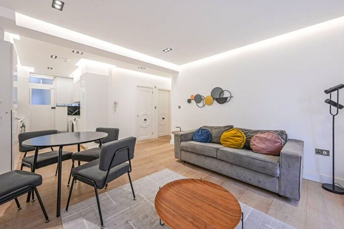 2 Bedroom Flat To Rent In Clarewood Court, Marylebone, London, W1H