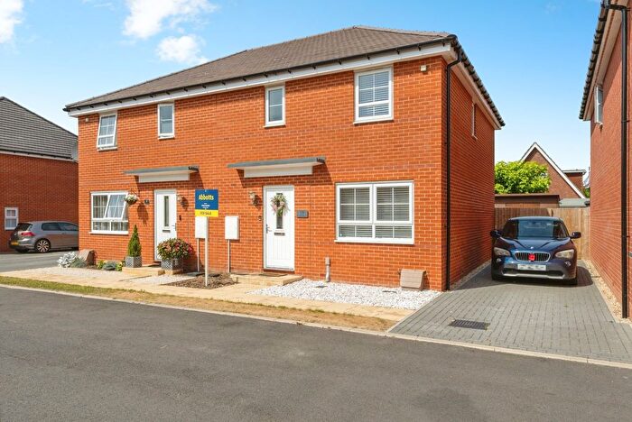 3 Bedroom Semi Detached House For Sale In Angel Close, Watton, Norfolk, IP25