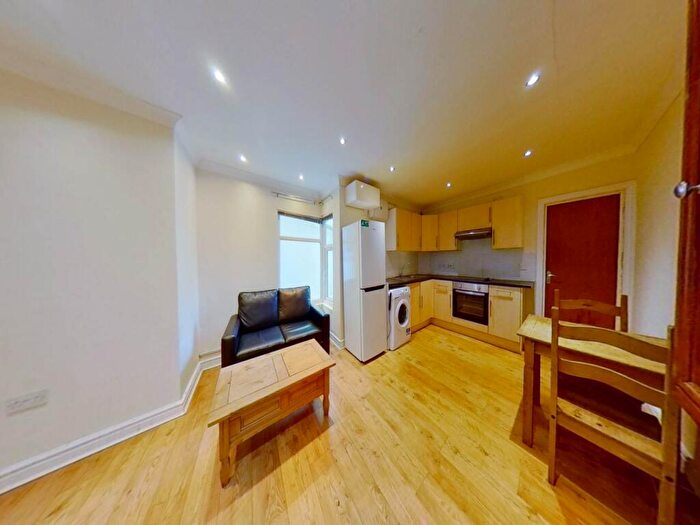 2 Bedroom Flat To Rent In Woodville Road, Cathays, Cardiff, CF24