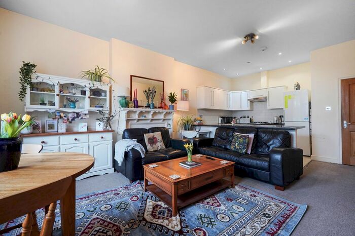 3 Bedroom Flat To Rent In Shepherds Hill, London, N6