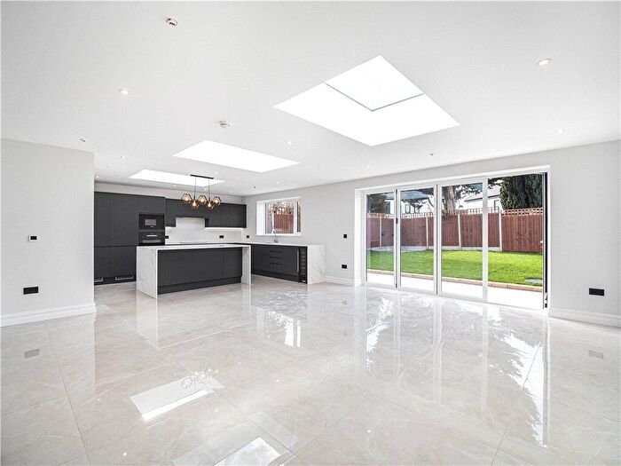 3 Bedroom Detached House To Rent In Todd Close, Bexleyheath, DA6