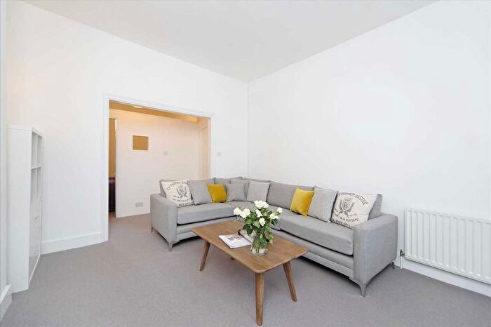 1 Bedroom Flat To Rent In Munster Road, Fulham - Parsons Green, SW6