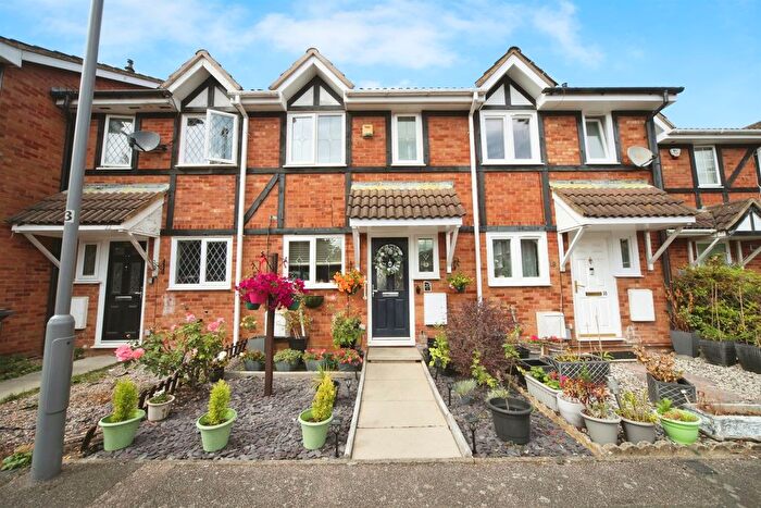 2 Bedroom Terraced House For Sale In Swan Mead, Luton, LU4