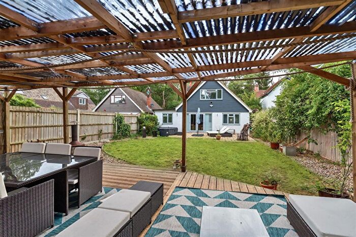3 Bedroom Link Detached House For Sale In Park Lane, Finchampstead, Berkshire, RG40