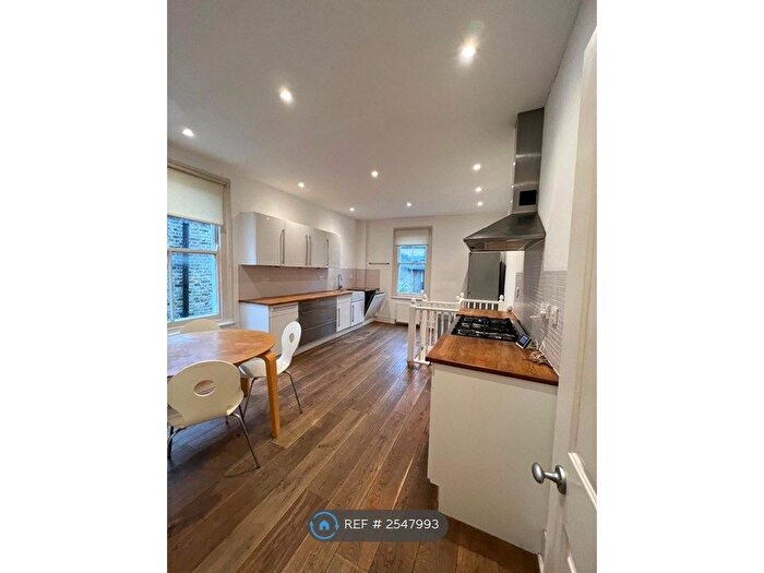 2 Bedroom Flat To Rent In Hazelbourne Road, London, SW12