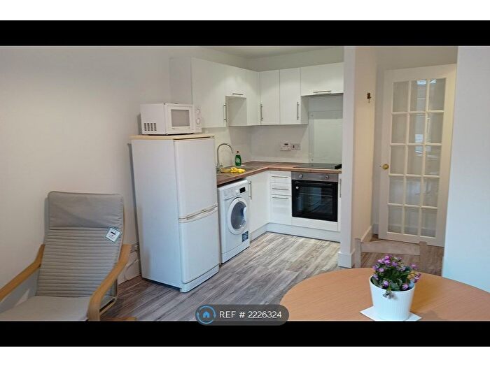 1 Bedroom Flat To Rent In High Riggs, Edinburgh, EH3