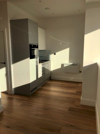 Studio To Rent In Douglas Road, Hounslow, TW3