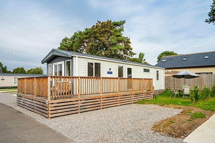 2 Bedroom Park Home For Sale In Hull Road, Wilberfoss, YO41