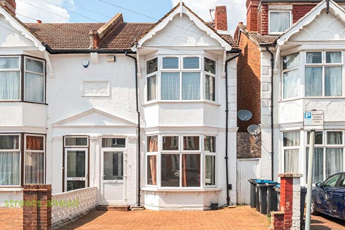 4 Bedroom Semi Detached House For Sale In Broughton Road, Thornton Heath, CR7