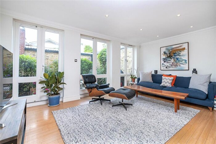 3 Bedroom Semi-Detached House To Rent In Doves Yard, Cloudesley Place, Islington, London, N1