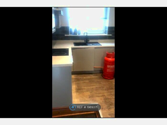 3 Bedroom Semi-Detached House To Rent In Sheffield Rd, Barnsley, S70