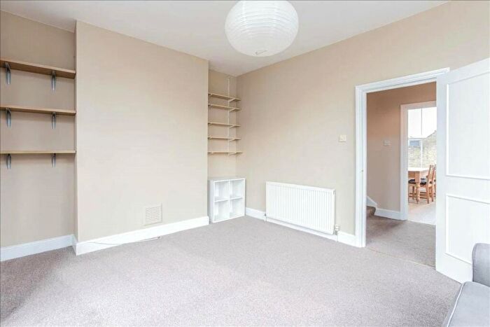 2 Bedroom Apartment To Rent In Stoke Newington High Street, London, N16