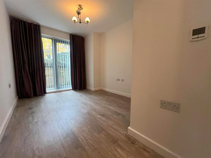 2 Bedroom Apartment To Rent In Glenalmond Avenue, Cambridge, CB2