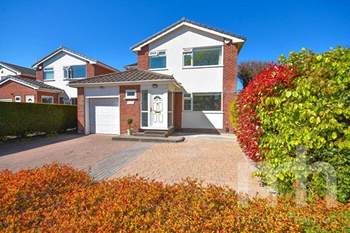 4 Bedroom Detached House For Sale In Lindisfarne Drive, Poynton, SK12