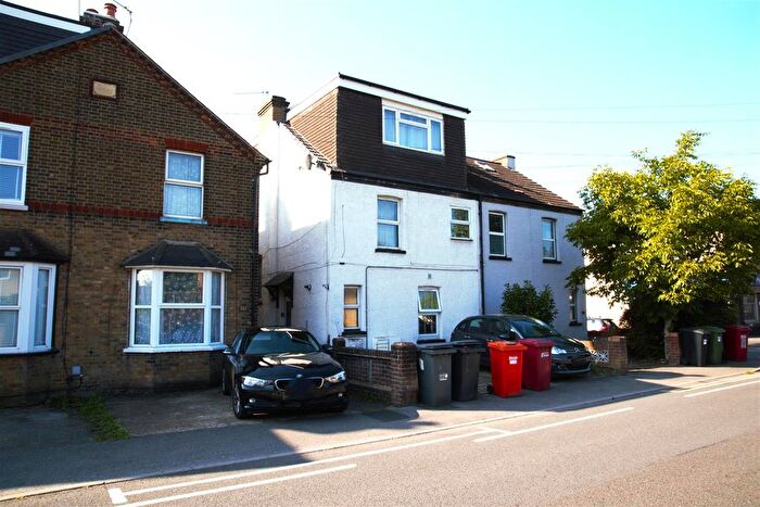 2 Bedroom Maisonette To Rent In Meadfield Road, Langley, Slough, SL3