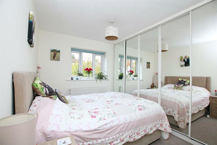 2 Bedroom Flat For Sale In Fishers Court, Horsham, RH12