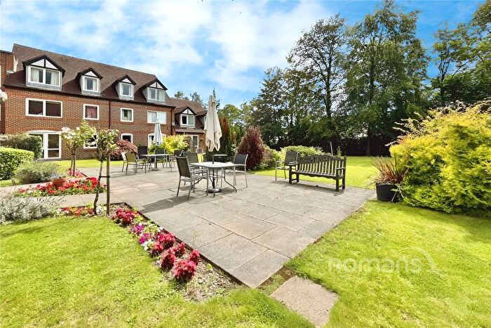 1 Bedroom Flat For Sale In High Street, Sandhurst, Berkshire, GU47