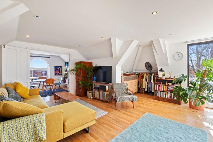 2 Bedroom Flat To Rent In Alkham Road, London, N16