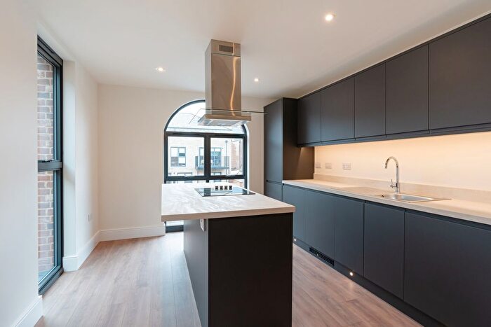 3 Bedroom Flat To Rent In Bisham House, D Glanville Road, Oxford, Oxfordshire, OX4