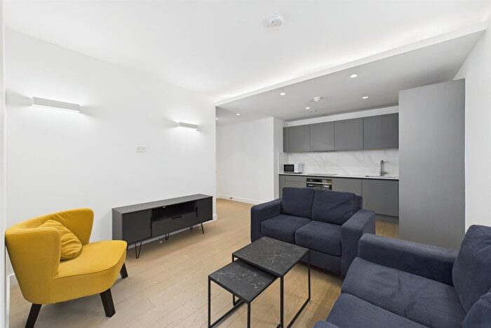 2 Bedroom Flat To Rent In New Horizons Court, London, TW8