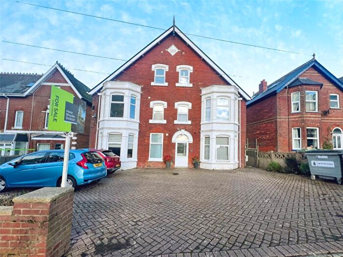 2 Bedroom Apartment For Sale In Victoria Grove, East Cowes, Isle Of Wight, PO32