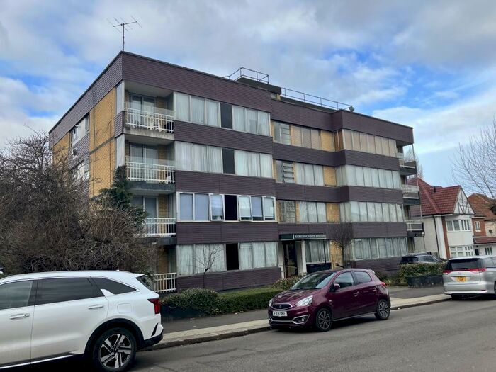 4 Bedroom Penthouse To Rent In Ravenscroft Court, Ravenscroft Avenue, NW11