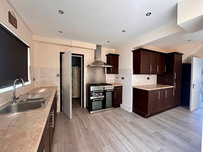 6 Bedroom Terraced House To Rent In Bourne Avenue, Hayes, UB3