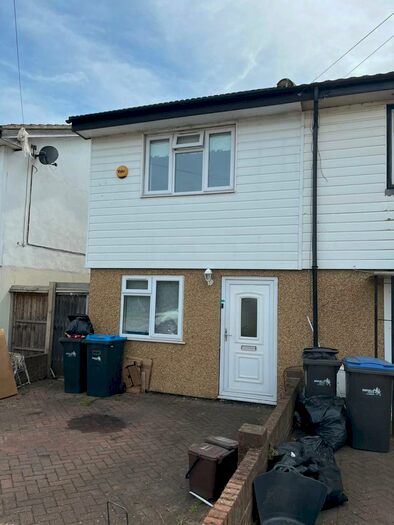 2 Bedroom End Of Terrace House To Rent In Bideford Road, EN3