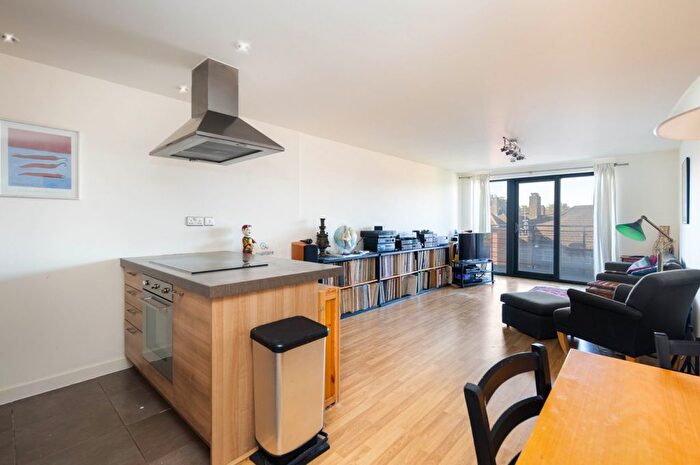 3 Bedroom Flat For Sale In Emerald Apartments, Homerton Road, London, E9