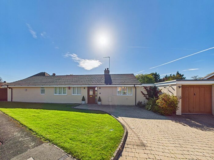 4 Bedroom Bungalow For Sale In Fernside, Great Kingshill, Buckinghamshire, HP15