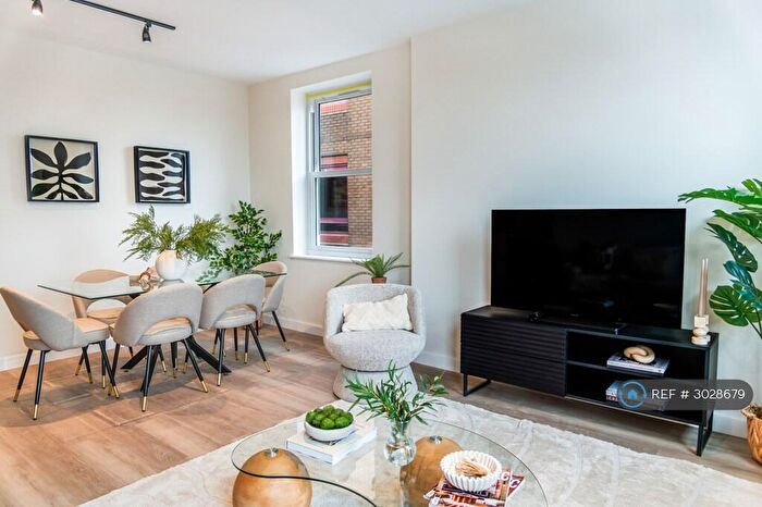 1 Bedroom Flat To Rent In Crossfield Chambers, Enfield, EN2