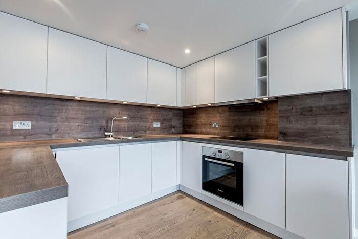 3 Bedroom Flat To Rent In McMillan House - Cheam Common Road, KT4