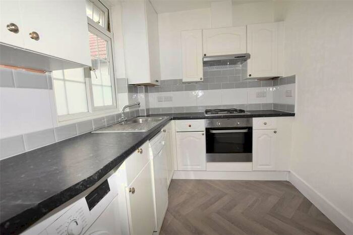 1 Bedroom Flat To Rent In Oak Tree Dell, London, NW9
