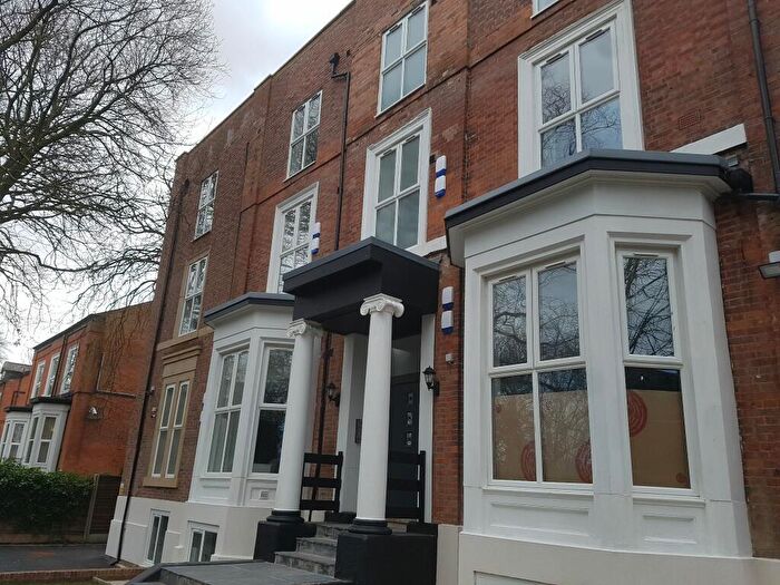 4 Bedroom Apartment To Rent In Flat, Wynnstay Grove, Manchester, M14