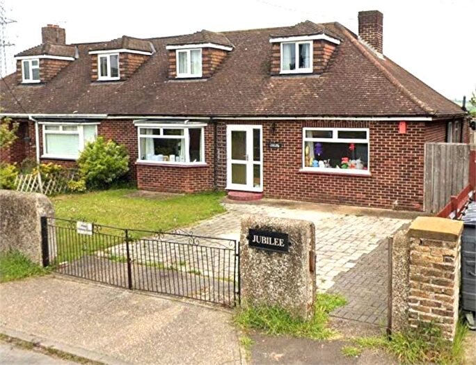 5 Bedroom Bungalow For Sale In Cooling Street, Rochester, ME3