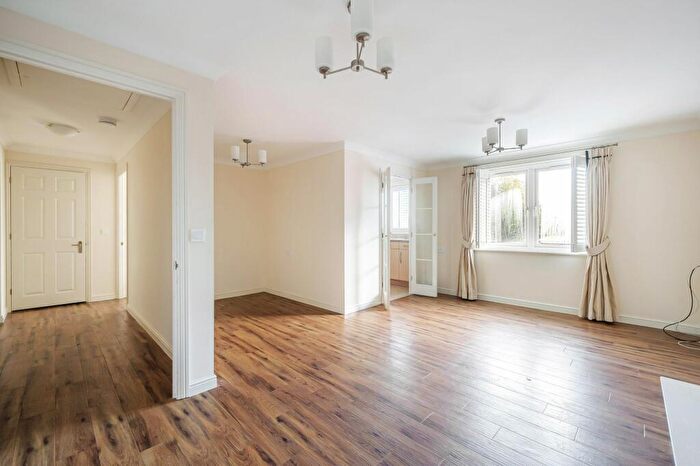 1 Bedroom Flat For Sale In Limpsfield Road, Warlingham, CR6