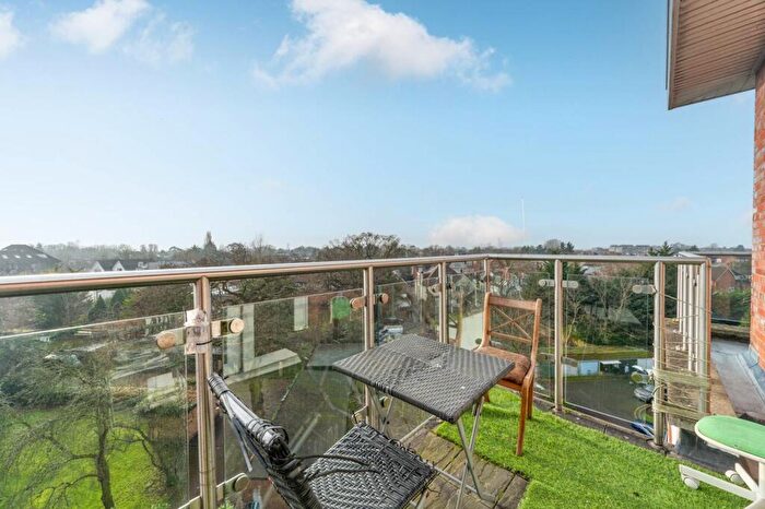 2 Bedroom Flat To Rent In Willesden Lane, Brondesbury Park, London, NW6